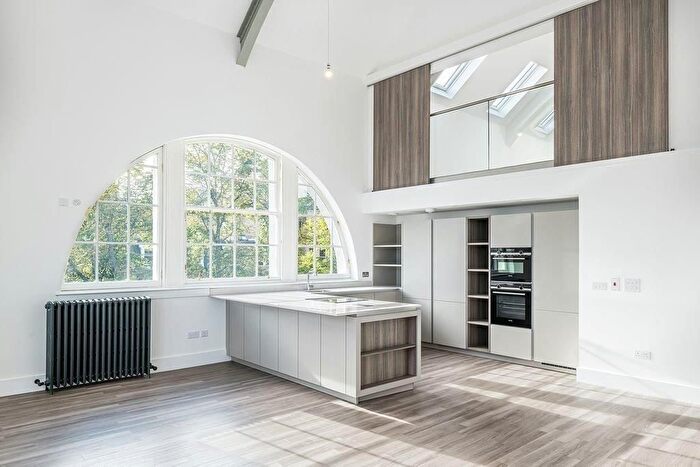 3 Bedroom Flat To Rent In Viewforth, Bruntsfield, Edinburgh, EH10