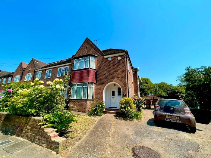 4 Bedroom Semi-Detached House To Rent In Bramber Road, North Finchley, N12