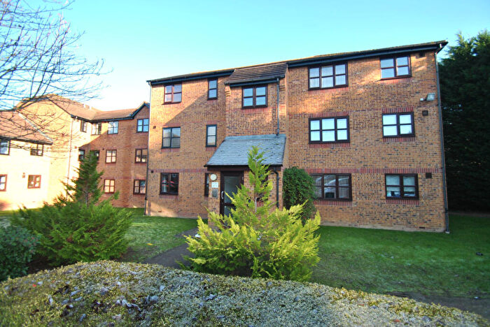 1 Bedroom Flat To Rent In Marmet Avenue, Letchworth Garden City, SG6