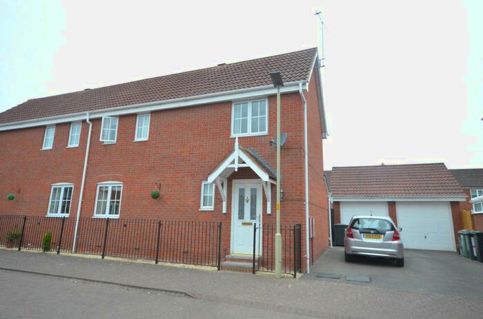 3 Bedroom Flat To Rent In Garlandstone Walk, Hempsted, Gloucester, GL2