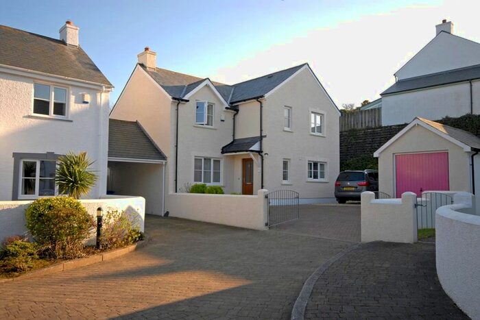 4 Bedroom Link Detached House For Sale In Strawberry Close, Little Haven, Haverfordwest, SA62