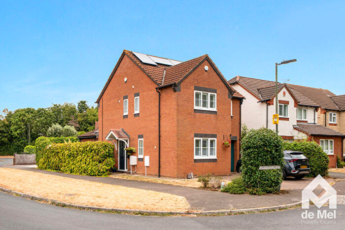 4 Bedroom Detached House For Sale In Cornfield Drive, Bishops Cleeve, GL52