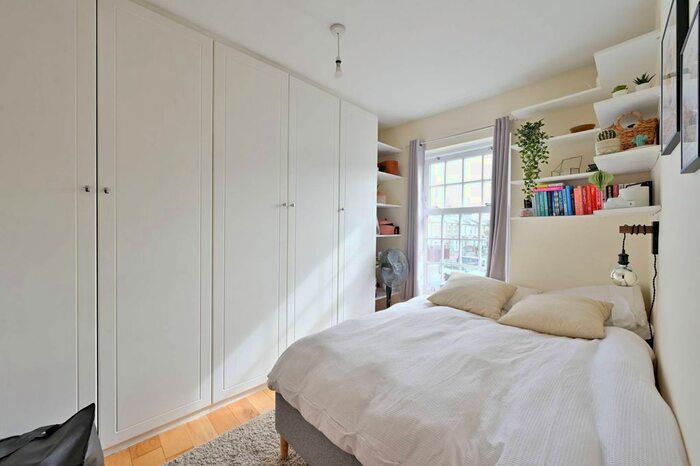 1 Bedroom Flat To Rent In Russell Road, Wimbledon, London, SW19