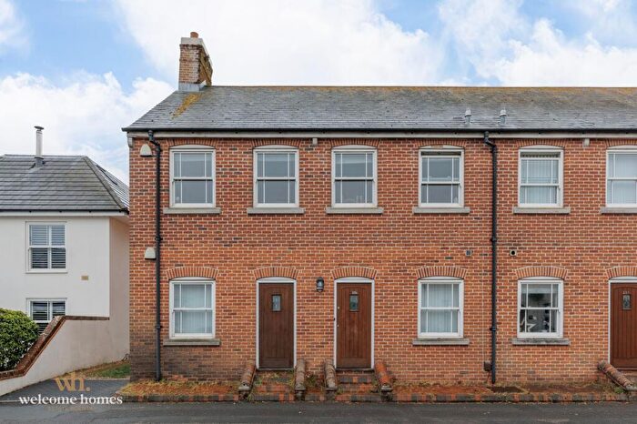 2 Bedroom Flat To Rent In Purewell, Christchurch, BH23