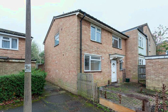 6 Bedroom Semi-Detached House To Rent In Cromwell Walk, Redhill, RH1