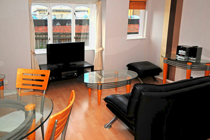 1 Bedroom Flat To Rent In Maunsell Park, Three Bridges, Crawley, West Sussex, RH10