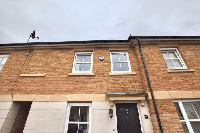 3 Bedroom Terraced House To Rent In Rainbow Road, Dartford, Kent, DA8