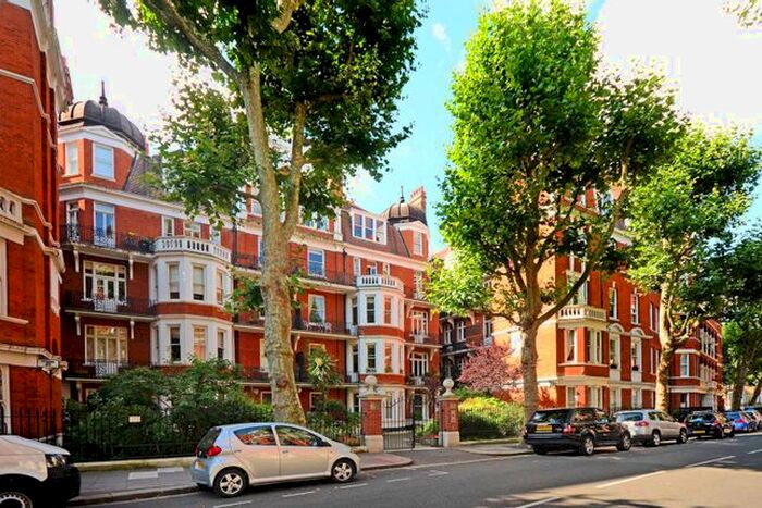 2 Bedroom Flat To Rent In Fitzgeorge Avenue, West Kensington, London, W14