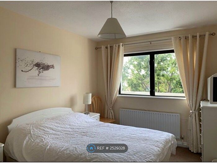 4 Bedroom Flat To Rent In Rowan Court, London, SE15
