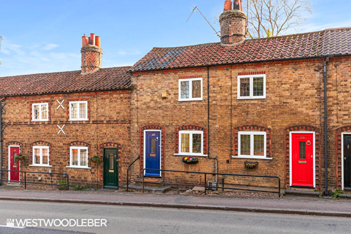 2 Bedroom Cottage To Rent In Watton Road, Ware, SG12