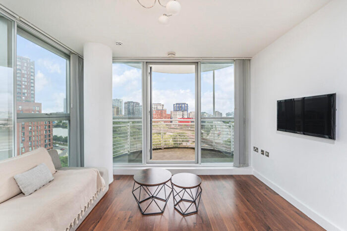2 Bedroom Flat To Rent In Blackwall Way, Blackwall, E14