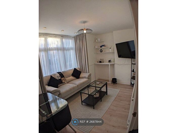 1 Bedroom Flat To Rent In Percy Road, Hampton, TW12