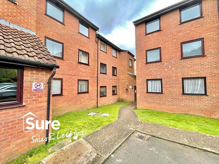 1 Bedroom Apartment To Rent In Valley Green, Hemel Hempstead, Hertfordshire, HP2