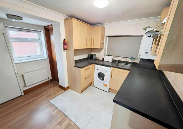 2 Bedroom Flat To Rent In High Street North, East Ham, Newham, London, E6