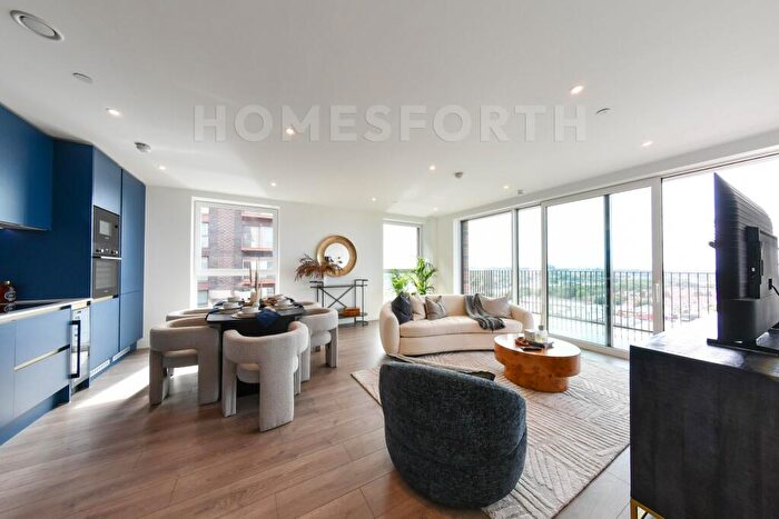 3 Bedroom Apartment For Sale In Peninsula House, Beresford Ave, Wembley, HA0