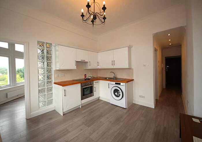 1 Bedroom Flat For Sale In Norwich Avenue West, Bournemouth, BH2