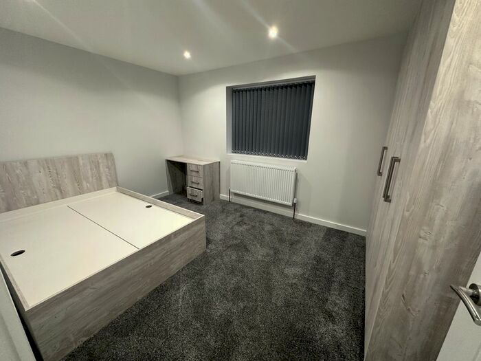 3 Bedroom Maisonette To Rent In Grange Close, Hayes, Greater London, UB3