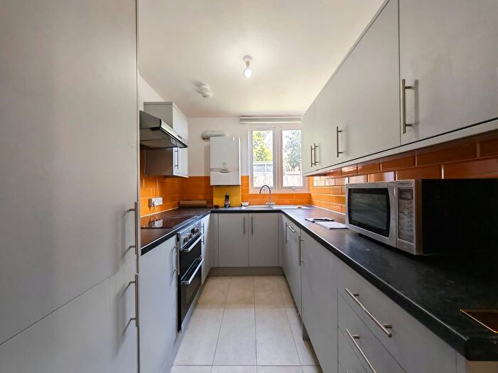 2 Bedroom Flat To Rent In Torrington Road, South Woodford, London, E18