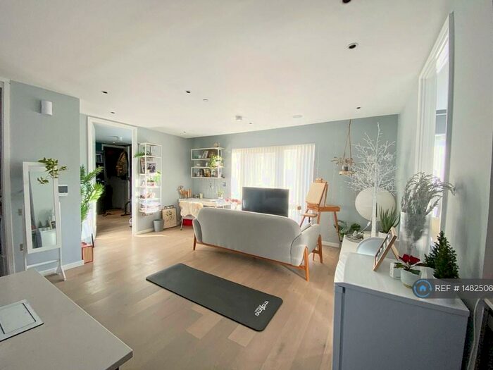 2 Bedroom Flat To Rent In Equiano Court, London, EC1N