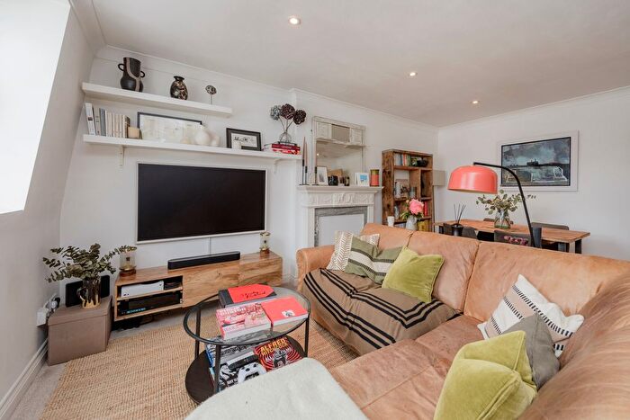 1 Bedroom Flat To Rent In Sinclair Road, London, Uk, W14