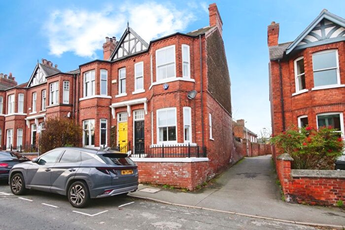 4 Bedroom End Terrace House For Sale In Scarcroft Hill, York, North Yorkshire, YO24
