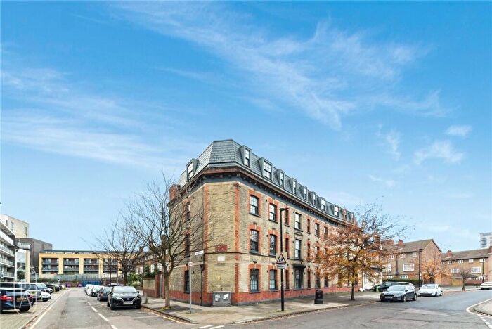2 Bedroom Apartment To Rent In St Leonards Road, London, E14