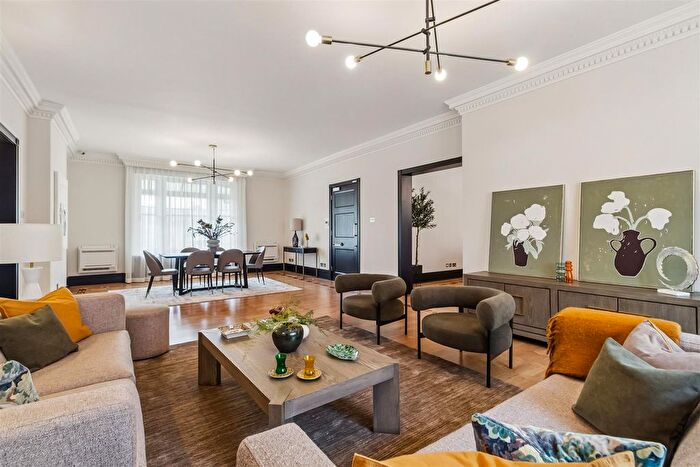5 Bedroom Flat To Rent In Hans Court, Knightsbridge, SW3