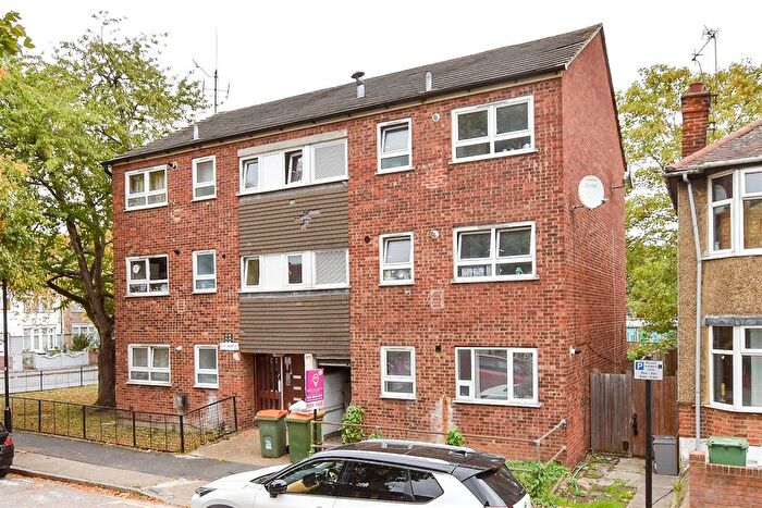 2 Bedroom Flat For Sale In Landseer Avenue, Manor Park, London, E12