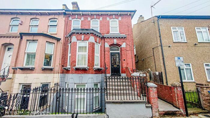 1 Bedroom Flat To Rent In Elmdene Road, Woolwich, London, SE18