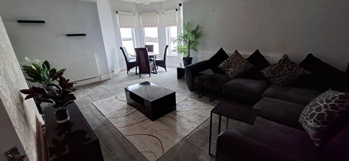 2 Bedroom Flat To Rent In Promenade, Southport, PR9