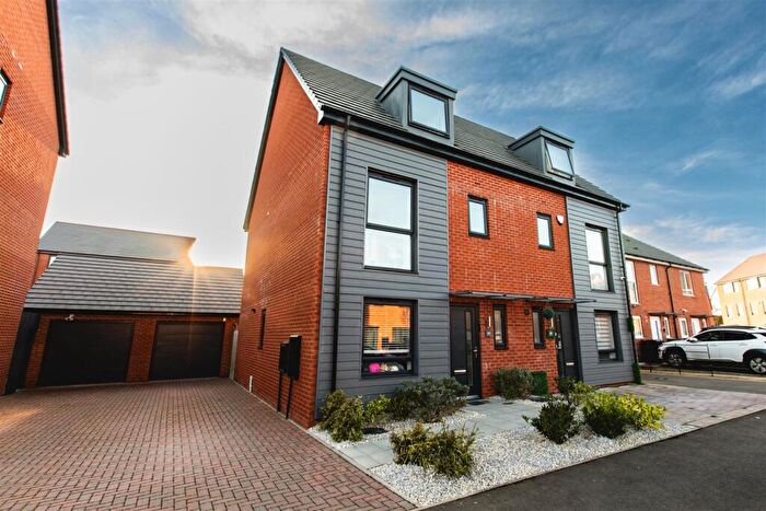 4 Bedroom Semi Detached House For Sale In Lighthall Lane, Shirley, Solihull, B90