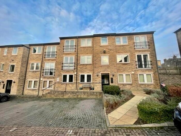 2 Bedroom Flat To Rent In Town Square, Kerry Garth, Horsforth, Leeds, LS18