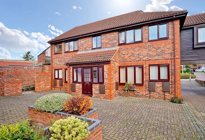 2 Bedroom Flat To Rent In Rectory Court, Sandy, SG19