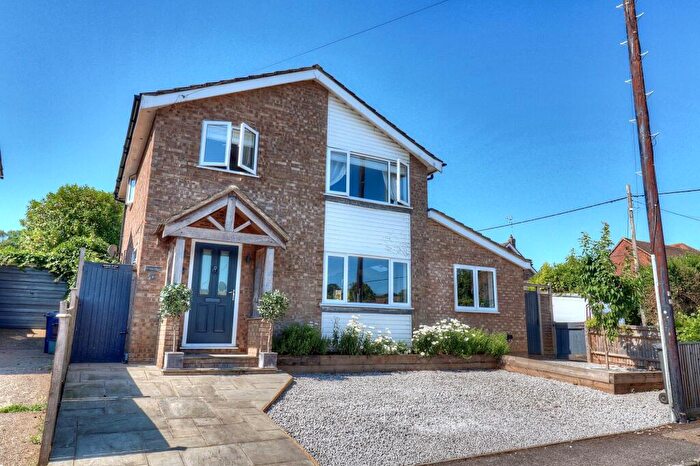 3 Bedroom Detached House For Sale In Queen Street, Piddington, HP14