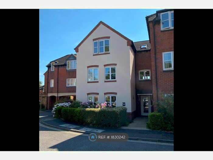 2 Bedroom Flat To Rent In Yeomanry Close, Warwick, CV34