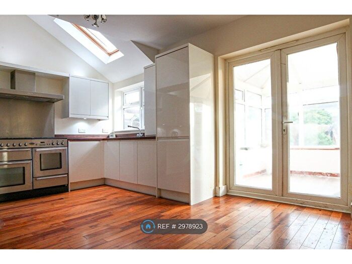 3 Bedroom Semi Detached House To Rent In Brewery Road, Bromley, BR2