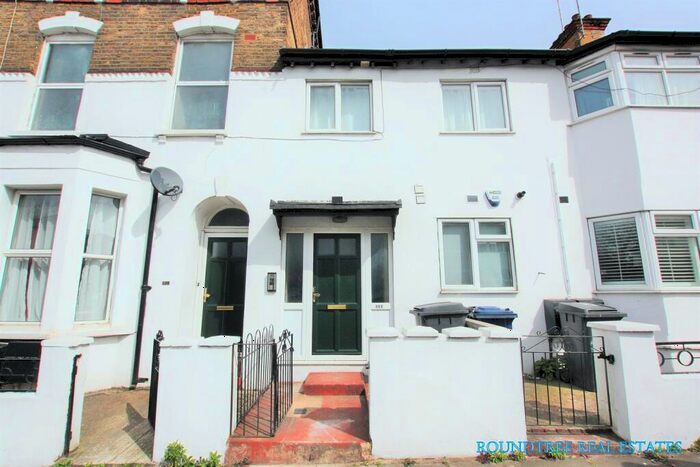 3 Bedroom Apartment To Rent In North End Road, Golders Green, NW11