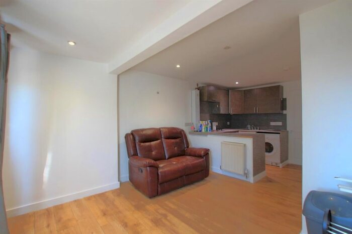 1 Bedroom Flat To Rent In Sonia Gardens, Heston, TW5