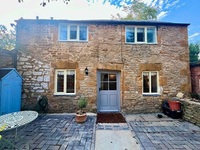 2 Bedroom Detached House To Rent In High Street, Moreton-in-Marsh, GL56