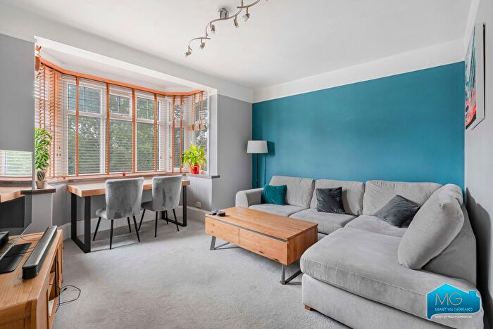 2 Bedroom Flat To Rent In Parkwood Flats, Oakleigh Road North, Whetstone, N20