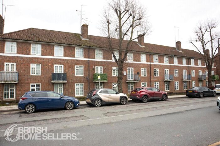 3 Bedroom Apartment For Sale In The Hyde, London, NW9