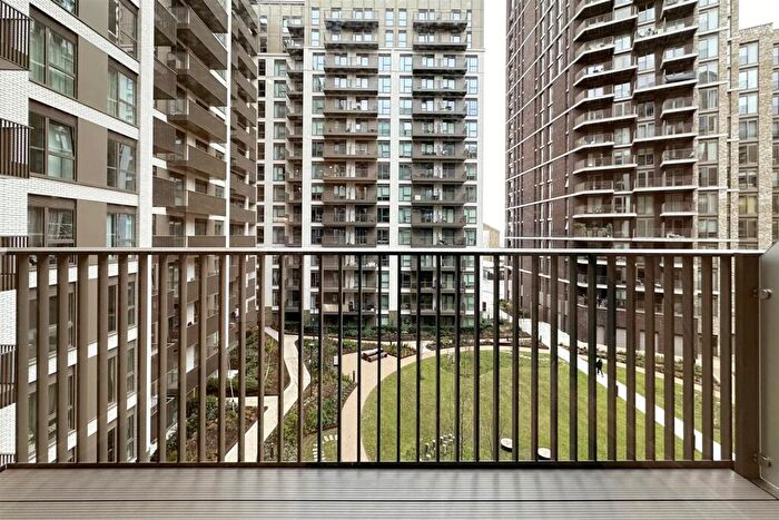 1 Bedroom Apartment To Rent In Ellipse House Eden Place, Royal Eden Docks, E16