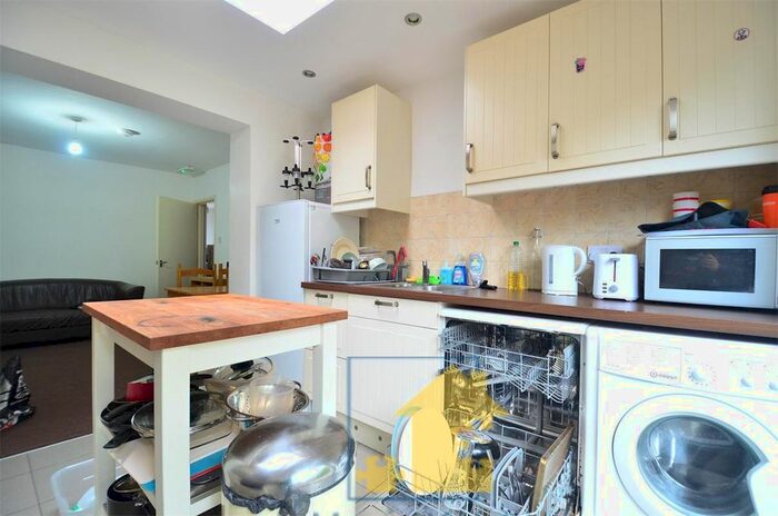 5 Bedroom Semi-Detached House To Rent In Flexible Start Date Selly Oak, Birmingham, B29