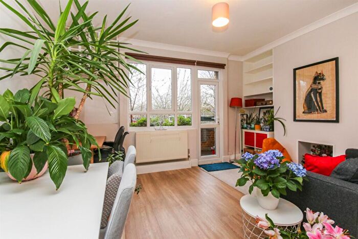 2 Bedroom Apartment To Rent In Sparsholt Road, N19