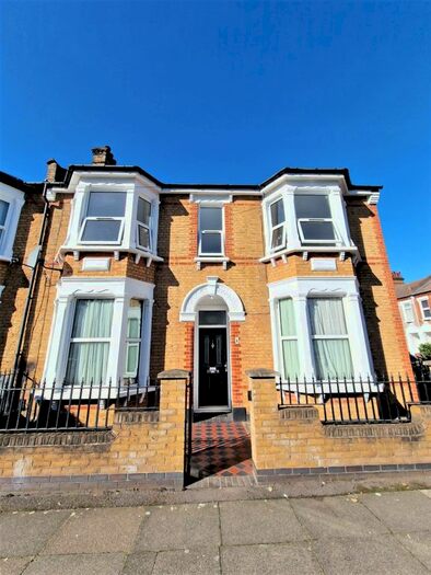 2 Bedroom Maisonette To Rent In Shorndean Street, London, SE6