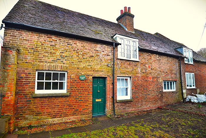 4 Bedroom End Of Terrace House To Rent In Squires Bridge Road, Shepperton, TW17