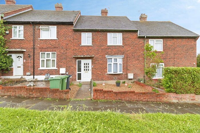 3 Bedroom Terraced House For Sale In Tyler Grove, Dartford, Kent, DA1