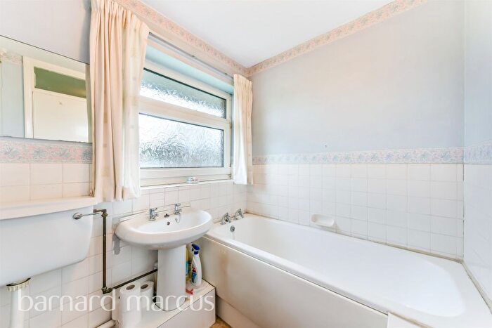 3 Bedroom Terraced House For Sale In Hoylake Gardens, Mitcham, CR4