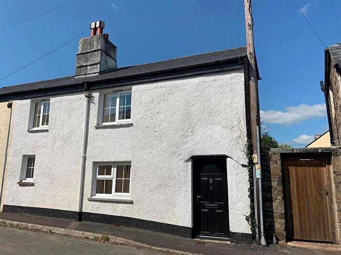 2 Bedroom Cottage For Sale In Duke Street, Launceston, PL15