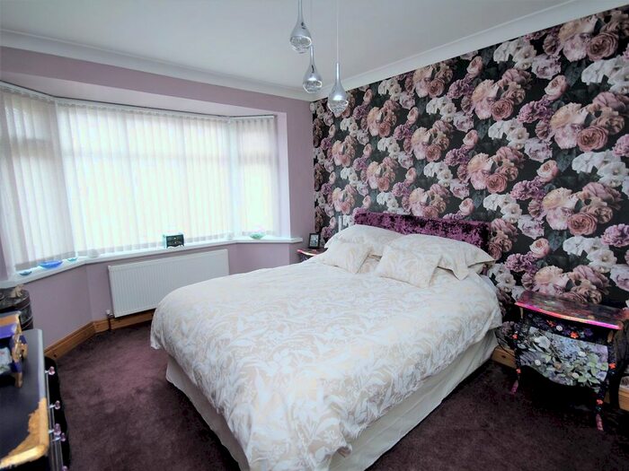 2 Bedroom Detached Bungalow For Sale In Bright Road, Oakdale, Poole, BH15